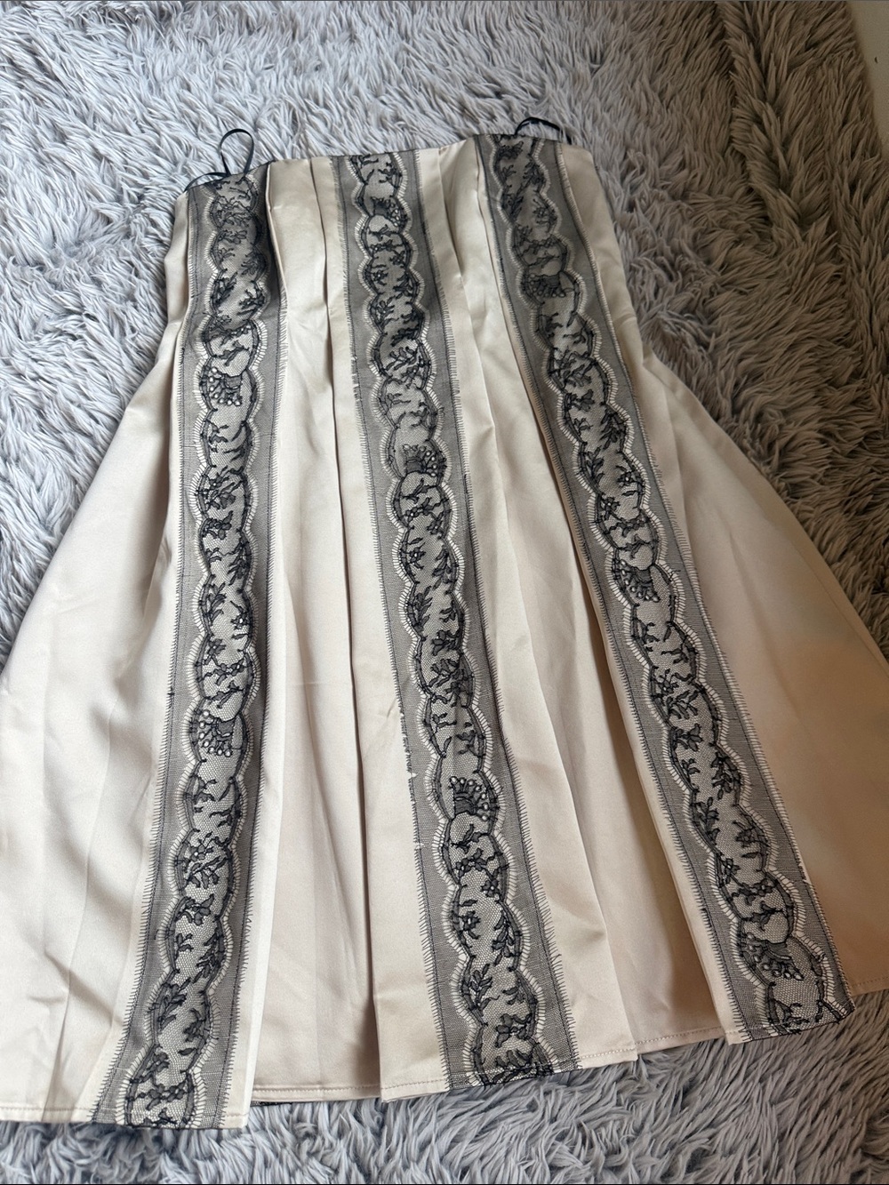 ABS Allen Schwartz Cream A-Line Skirt with Black Lace Panels(sample)